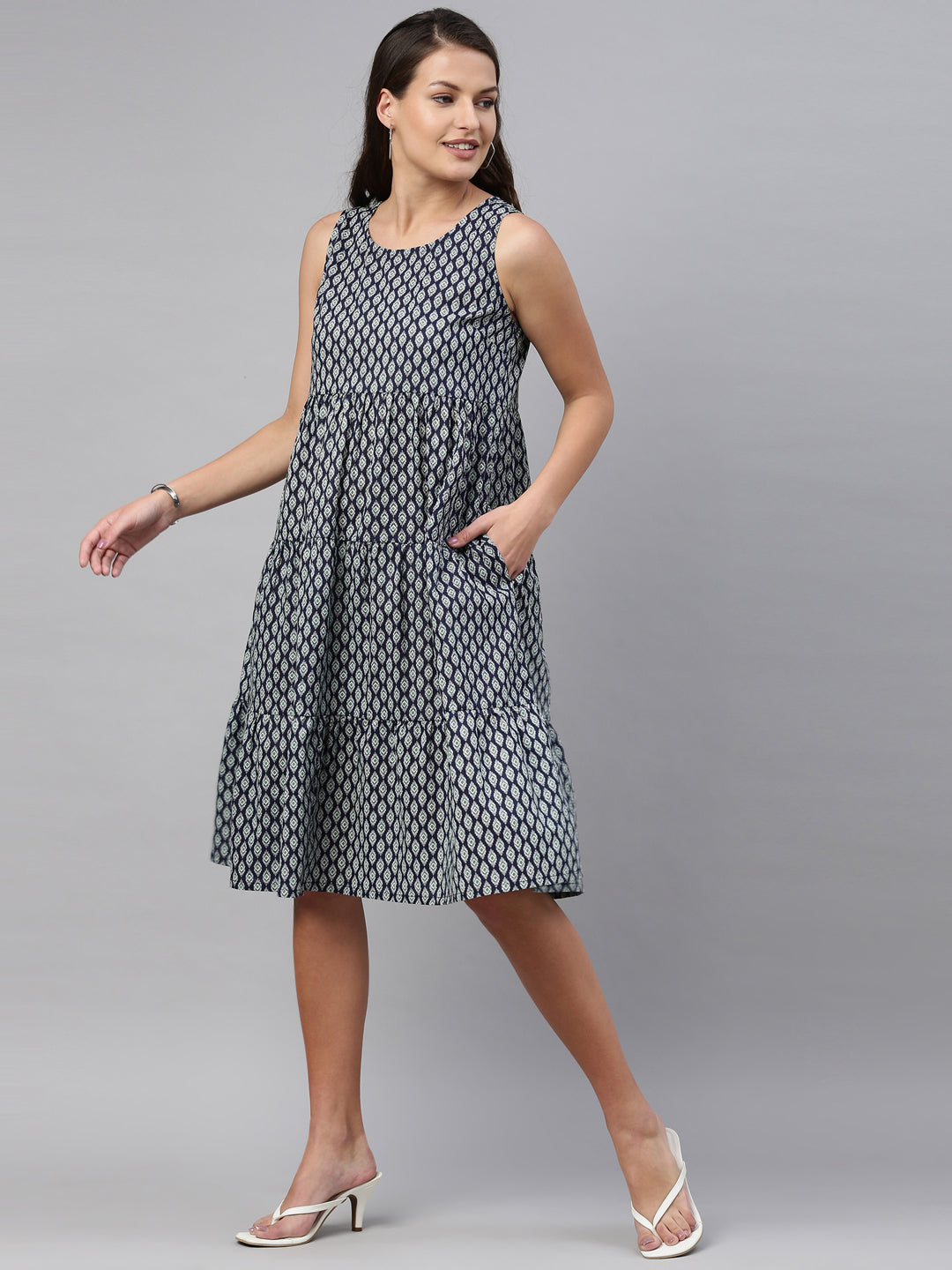 Womens Sleeveless Tiered Dress